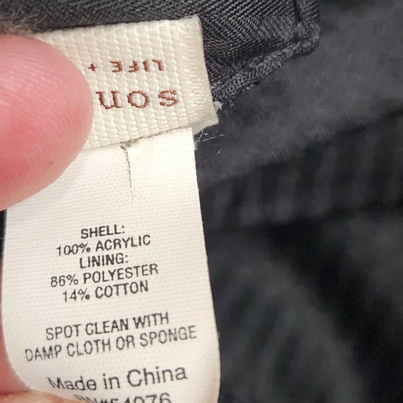 Plaid scarf and matching hat set in a checkered pattern with colors of brown - Picture 9 of 13